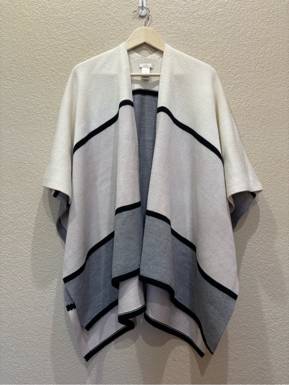 Kate Spade Colorblock Knit Poncho Ruana Cape Gray Ivory Wool O/S Quiet Luxury